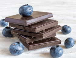 Sugar Free &amp; Gluten Free Dark &amp; Blueberry Chocolate Bar